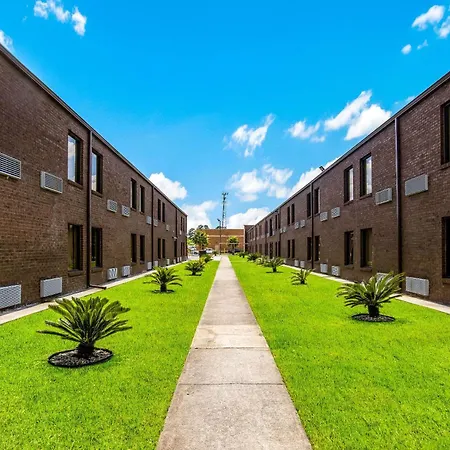 Econo Lodge Garden City - Savannah-3